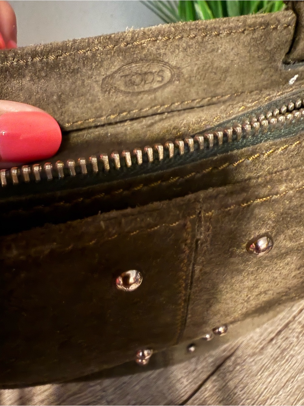 Tod’s Two-Way Olive Green Suede Small Tote - Picture 6 of 6